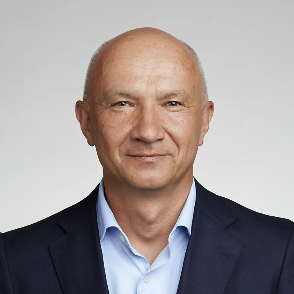 Headshot of Artur Ekert